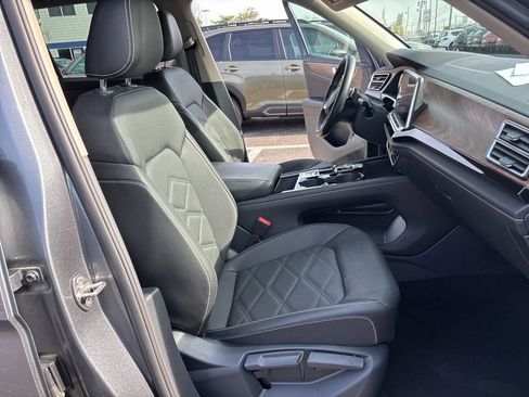 Used 2025 Volkswagen Atlas SE image 37