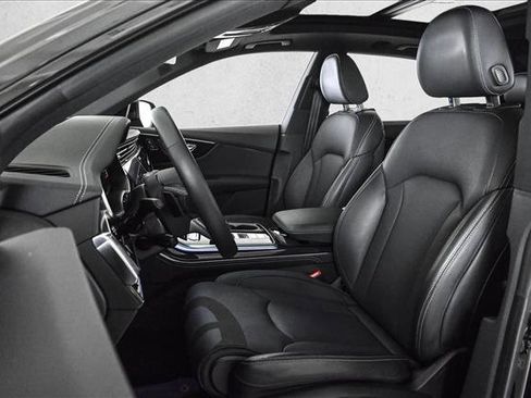 Certified 2025 Audi Q8 Prestige image 17