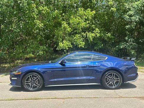 Used 2019 Ford Mustang GT RWD image 2