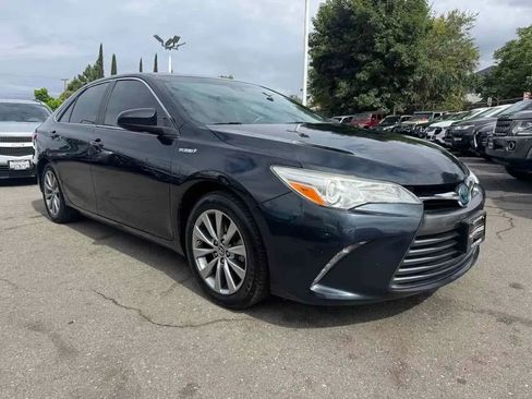 Used 2017 Toyota Camry XLE w/ Moonroof Package FWD image 1
