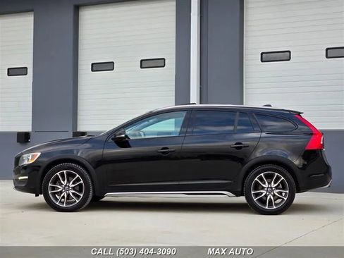 Used 2016 Volvo V60 T5 Cross Country image 5