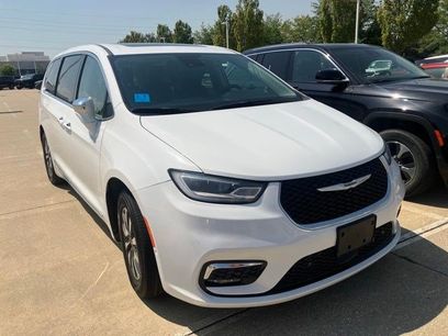 Used 2022 Chrysler Pacifica Limited