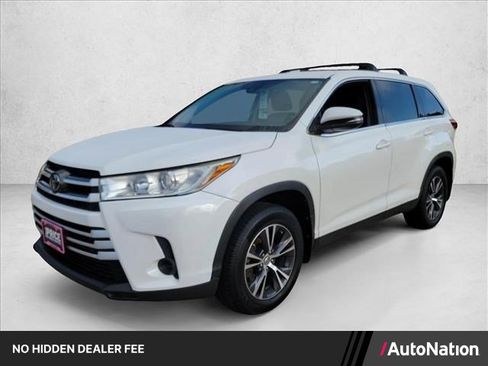 Used 2019 Toyota Highlander LE FWD image 1