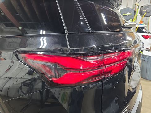 Used 2023 Chevrolet Traverse RS w/ LPO, Floor Liner Package FWD image 37
