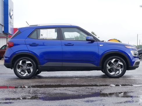 Used 2023 Hyundai Venue Limited FWD image 20