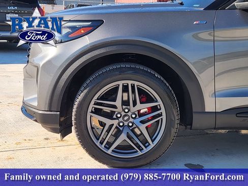 Certified 2025 Ford Explorer ST-Line w/ ST-Line Street Pack AWD/4WD image 5