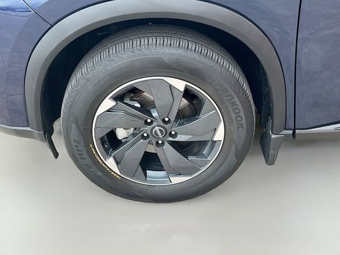 Used 2024 Nissan Rogue SV w/ SV Premium Package image 32