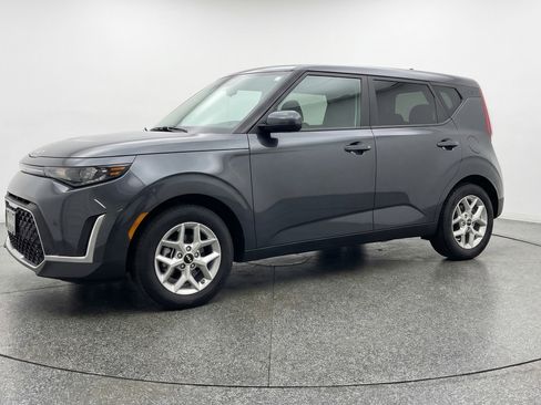 Used 2025 Kia Soul LX w/ LX Technology Package FWD image 3