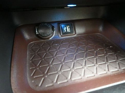 Used 2023 Toyota RAV4 Limited AWD/4WD image 21