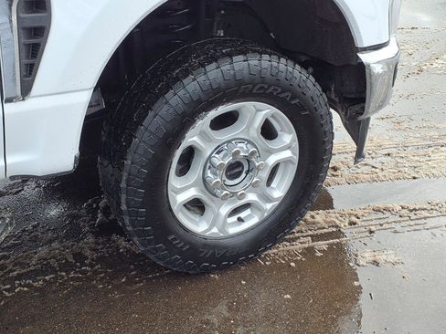 Used 2025 Ford F350 XLT image 24