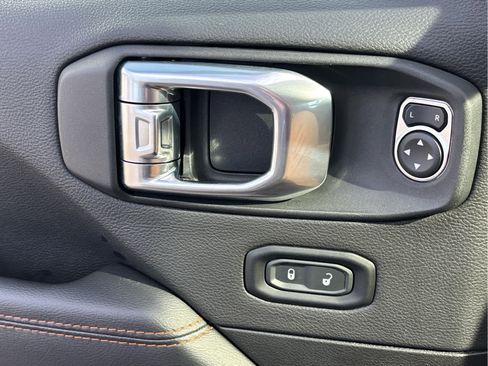 Used 2023 Jeep Gladiator Mojave w/ Cold Weather Group image 30