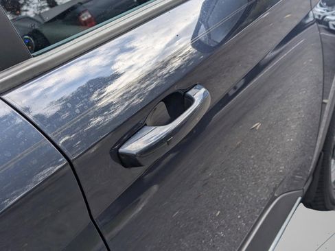 Used 2023 Hyundai Venue Limited image 26