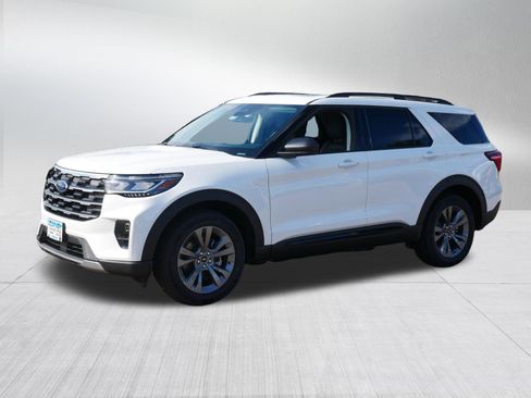 Used 2026 Ford Explorer Active w/ Active Comfort Package AWD/4WD image 3