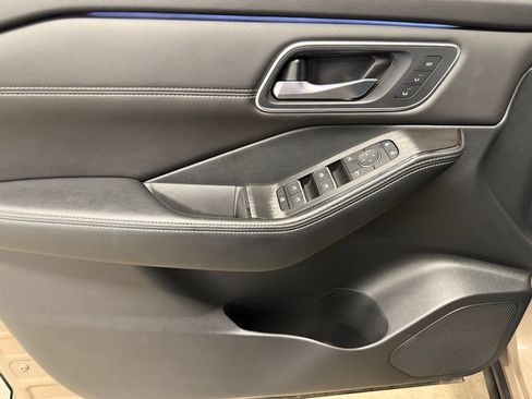Used 2024 Nissan Rogue Platinum FWD image 21
