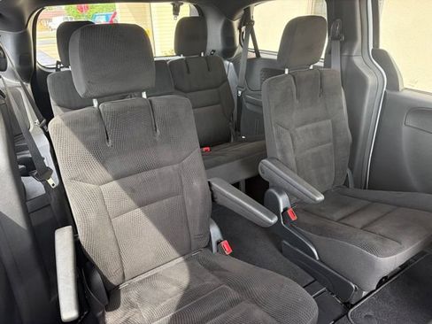 Used 2020 Dodge Grand Caravan SE FWD image 13