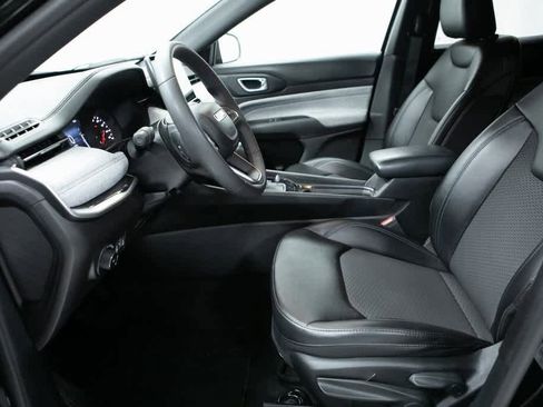 Used 2023 Jeep Compass Latitude image 16