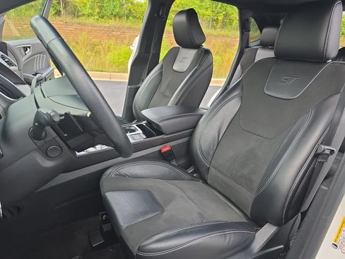 Used 2020 Ford Edge ST w/ Equipment Group 401A AWD/4WD image 18