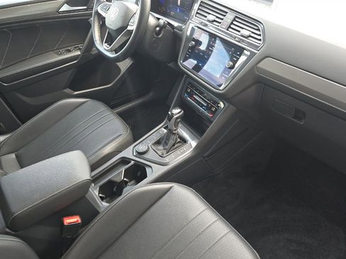 Used 2023 Volkswagen Tiguan SE AWD/4WD image 17