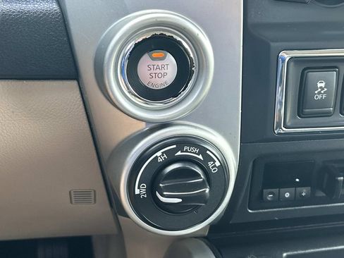 Used 2017 Nissan Titan SV AWD/4WD image 39