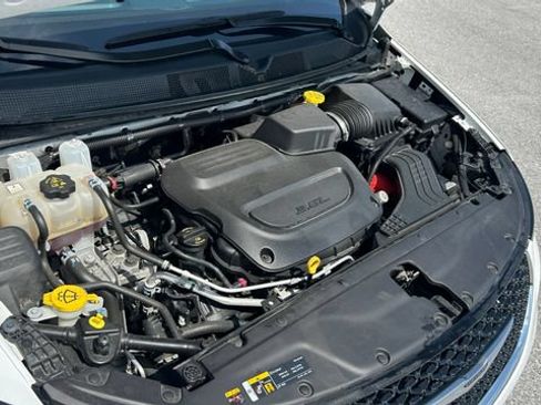 Used 2024 Chrysler Pacifica Touring-L FWD image 49