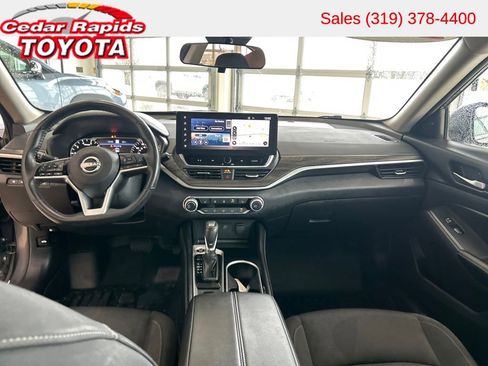 Used 2024 Nissan Altima 2.5 SV w/ SV Premium Package AWD/4WD image 12