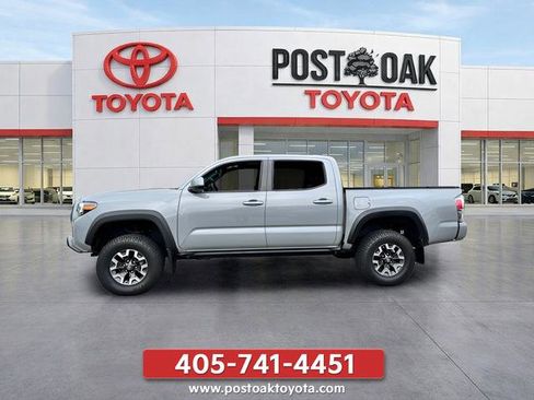 Used 2021 Toyota Tacoma TRD Off-Road w/ TRD Premium Off Road Package AWD/4WD image 7
