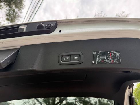 Used 2022 Volvo XC40 P8 Recharge Ultimate AWD/4WD image 18