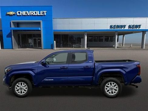 Used 2025 Toyota Tacoma SR5 AWD/4WD image 33
