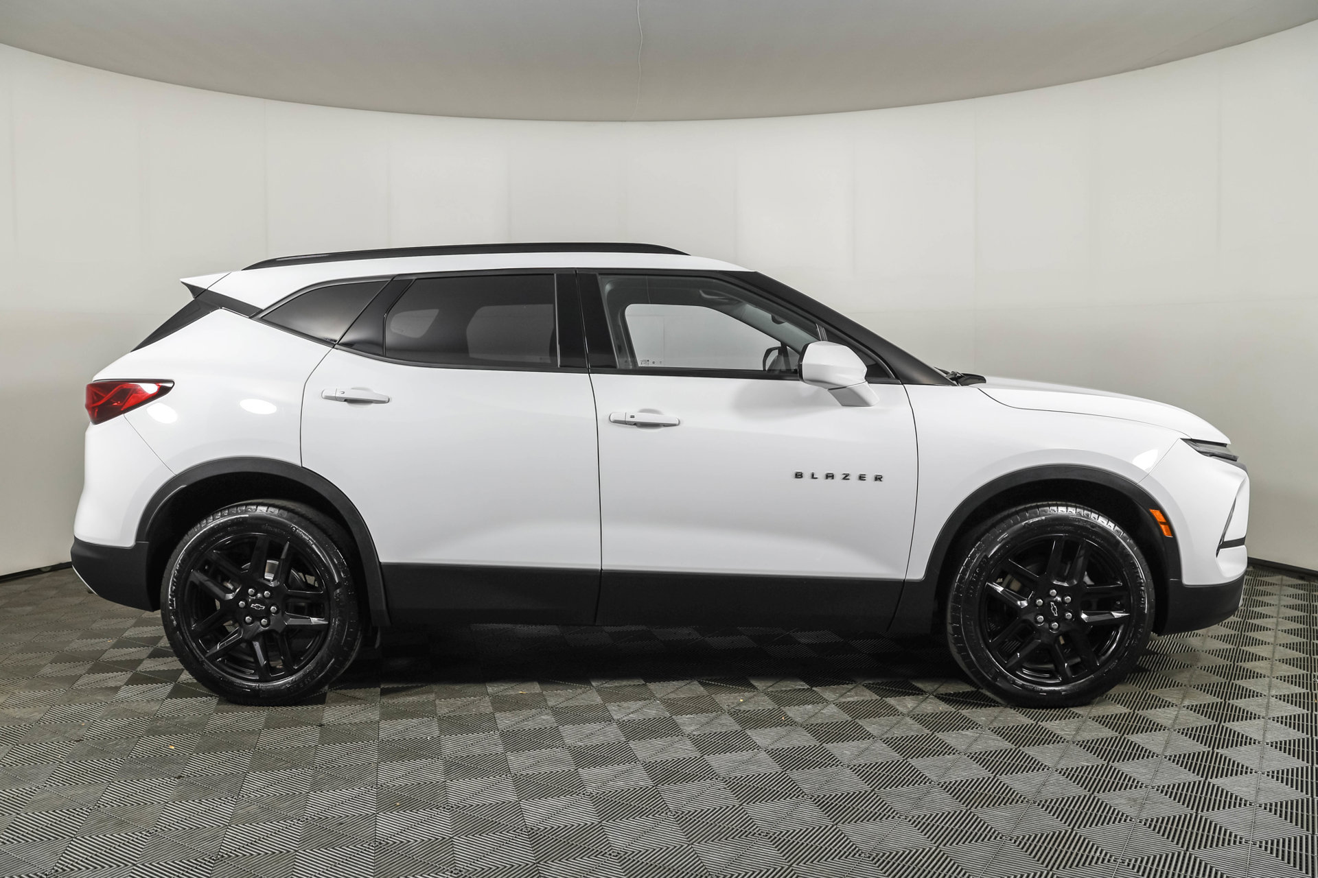Used 2024 Chevrolet Blazer LT w/ Convenience Package FWD image 14