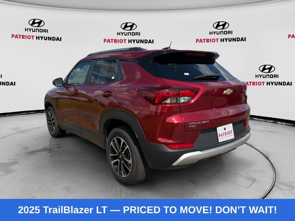 Used 2025 Chevrolet TrailBlazer LT AWD/4WD image 5