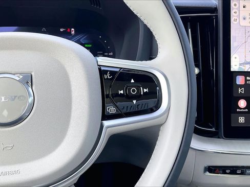 New 2026 Volvo XC60 T8 Ultra w/ Protection Package Premier image 18