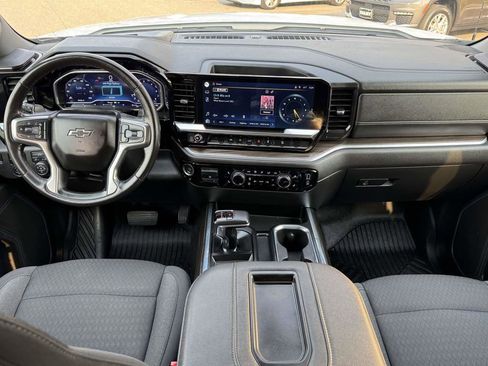 Used 2022 Chevrolet Silverado 1500 RST image 3