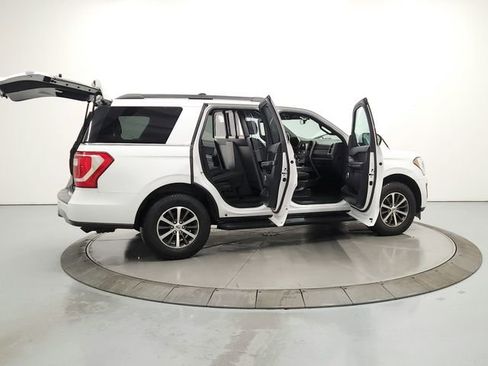 Used 2019 Ford Expedition XLT image 15