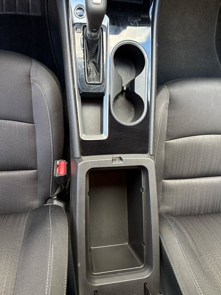 Used 2024 Nissan Altima 2.5 SV FWD image 12