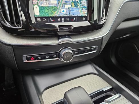 Certified 2025 Volvo XC60 B5 Plus AWD/4WD image 21