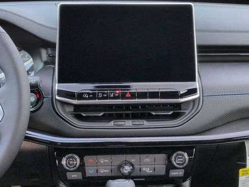 New 2026 Jeep Compass Latitude image 17