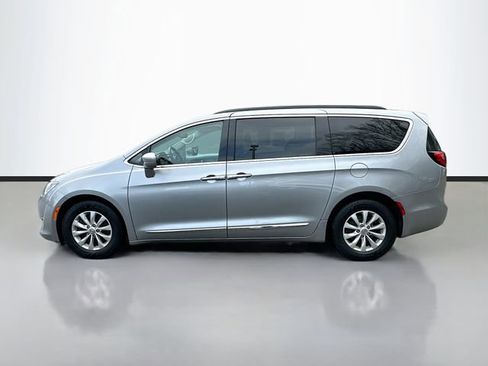 Used 2017 Chrysler Pacifica Touring-L image 9