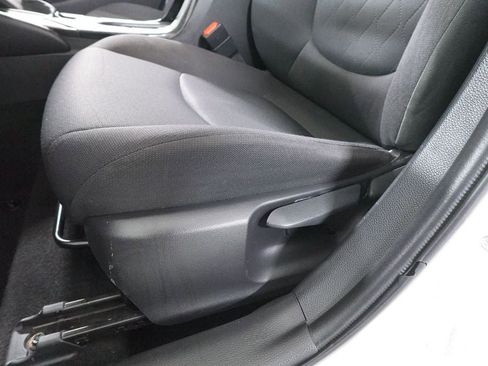 Used 2020 Toyota Corolla LE image 10