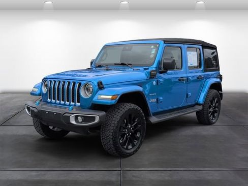 Used 2023 Jeep Wrangler Unlimited Sahara w/ Cold Weather Group AWD/4WD image 6