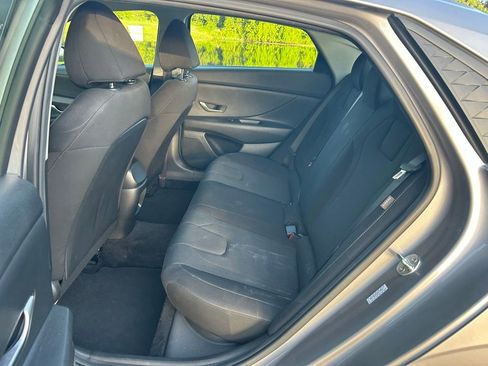 Used 2025 Hyundai Elantra SE FWD image 14