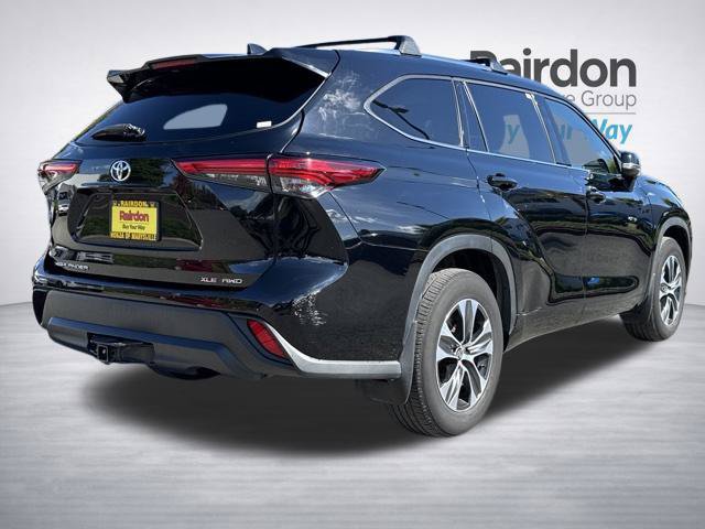 Used 2021 Toyota Highlander XLE AWD/4WD image 7