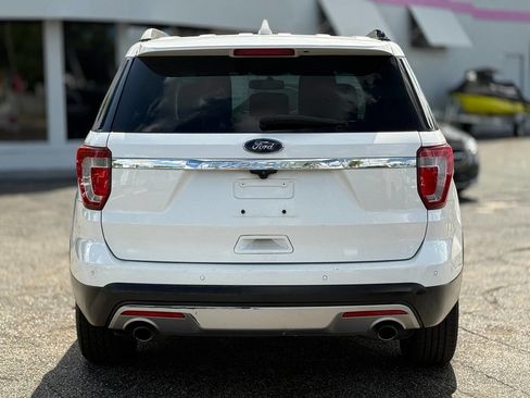 Used 2017 Ford Explorer XLT w/ Equipment Group 202A image 6