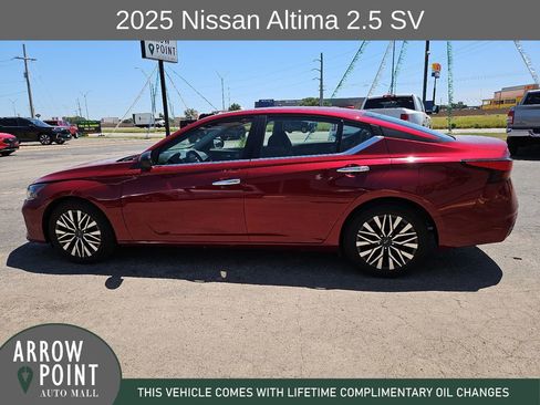 Used 2025 Nissan Altima 2.5 SV FWD image 7
