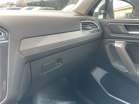 Used 2022 Volkswagen Tiguan SE w/ Panoramic Sunroof Package AWD/4WD image 24