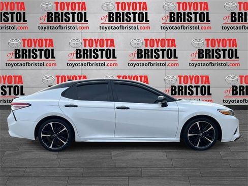 Used 2019 Toyota Camry XSE image 2