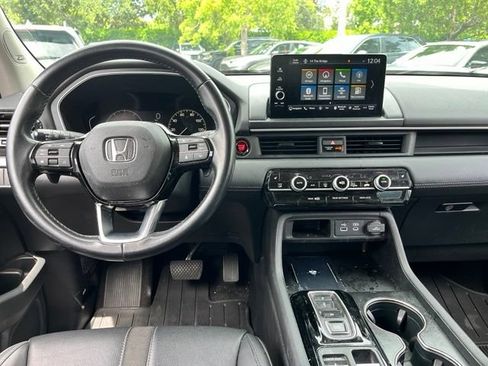 Used 2024 Honda Pilot Touring image 10