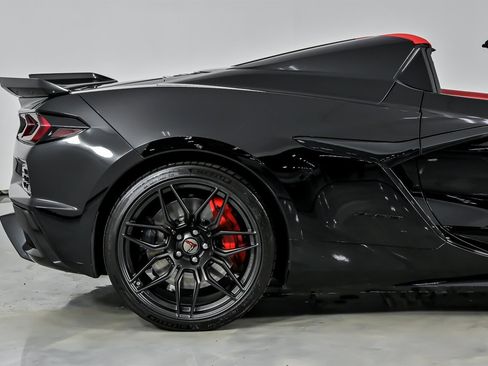 Used 2023 Chevrolet Corvette Z06 RWD image 13