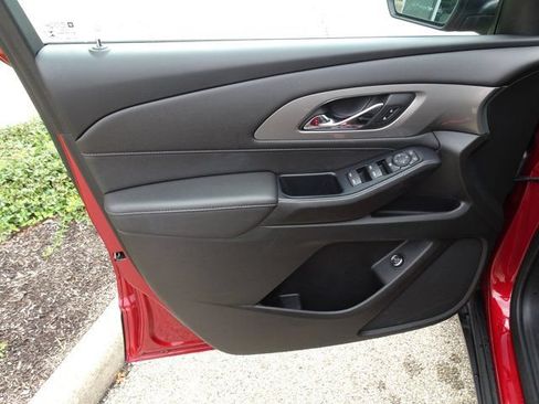 Used 2023 Chevrolet Traverse LT FWD image 14