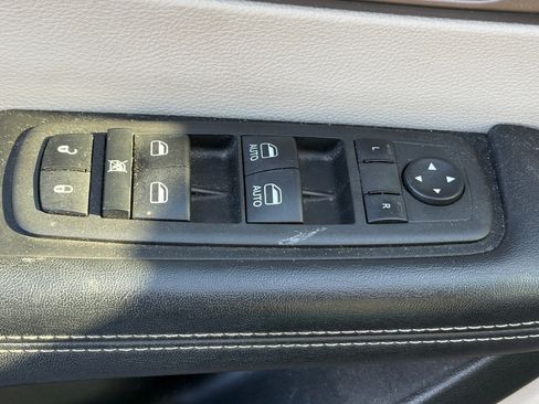 Used 2022 Chrysler Voyager LX FWD image 8