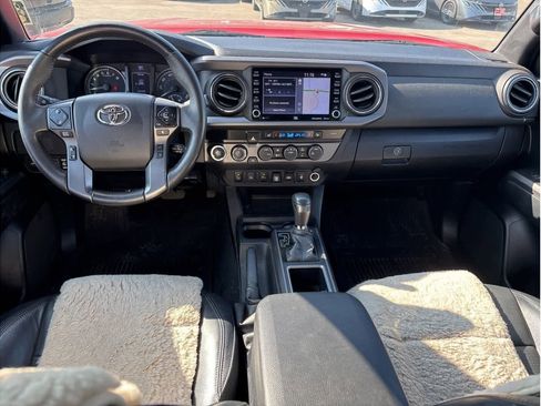 Used 2021 Toyota Tacoma TRD Off-Road w/ TRD Premium Off Road Package image 4